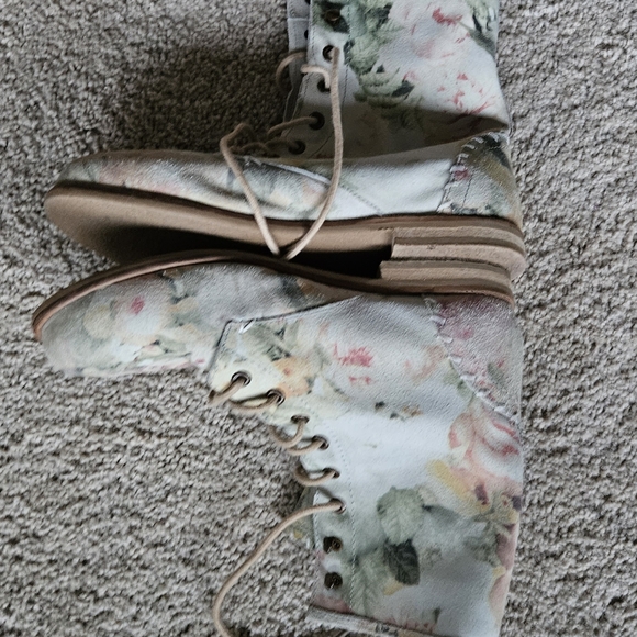 Boots - Picture 2 of 6